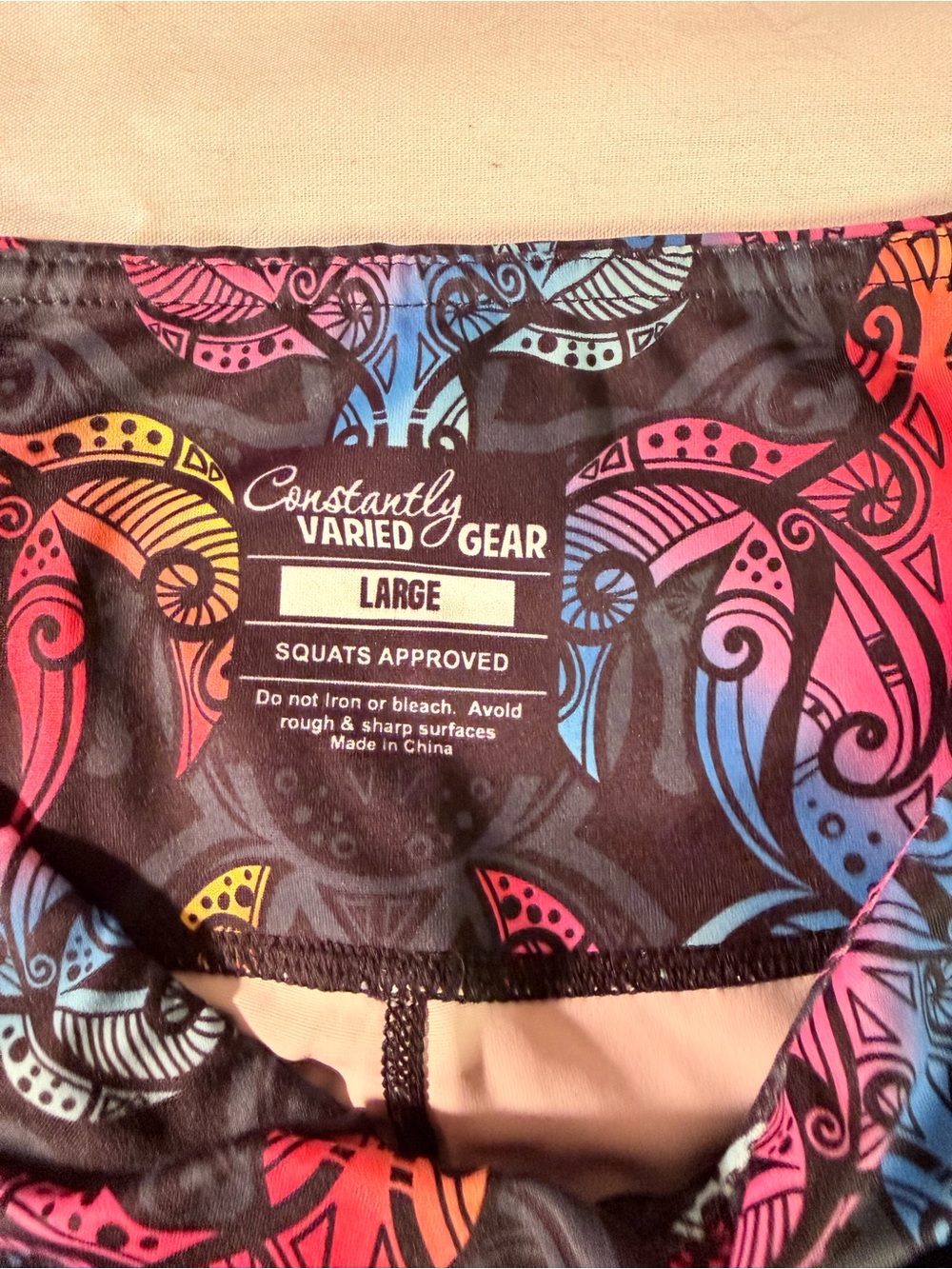 Women’s Large Constantly Varied Gear Tribal Turtle Leggings - Picture 4 of 4